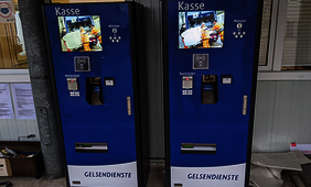 zwei Automaten auf dem Wertstoffhof der Gelsendienste in Gelsenkirchen