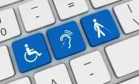 Tastatur mit bebilderten Tasten zur Barrierefreiheit