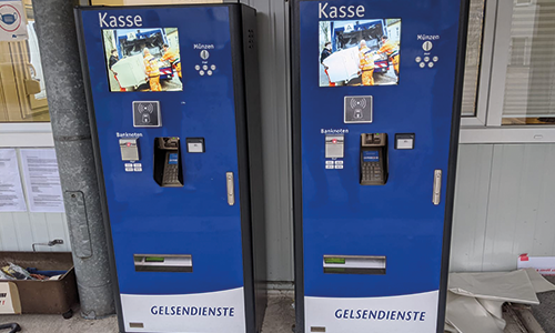 zwei Automaten auf dem Wertstoffhof der Gelsendienste in Gelsenkirchen