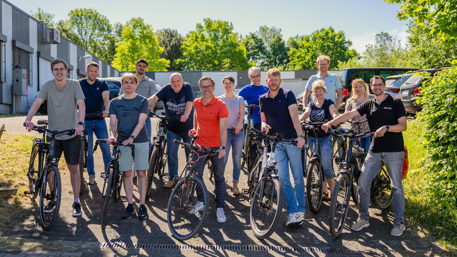 Team HKS mit Fahrrädern