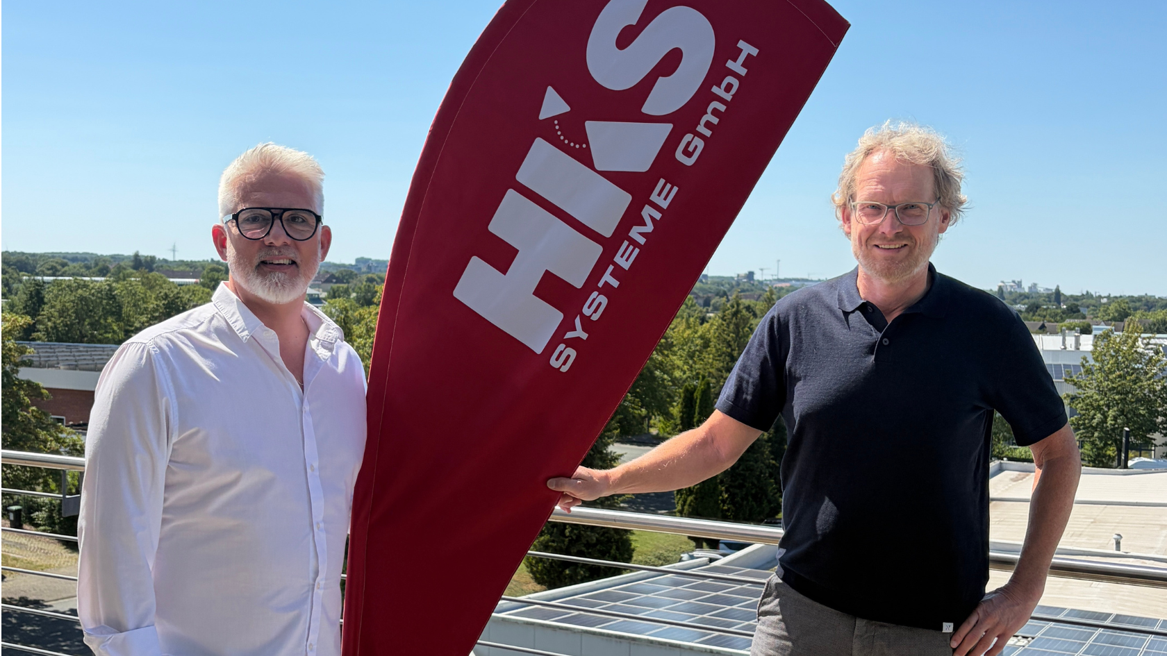Klusekemper und Bartels mit HKS Fahne
