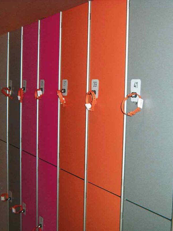 entervo-access Mechanische Schrankschlösser: Beispiel Schranktüren bunt
